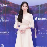 10 Potret Menawan Para Aktris Korea di Baeksang Arts Awards 2023, Ada Song Hye Kyo hingga Bae Suzy