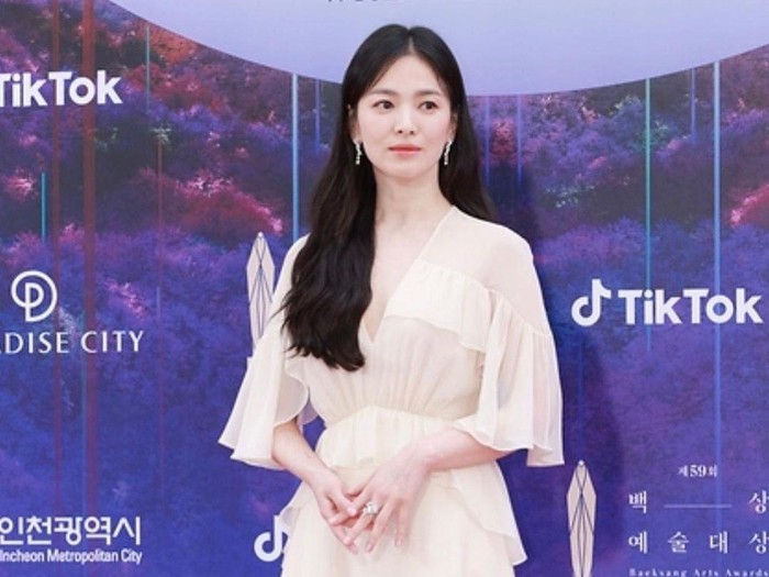 Song Hye Kyo di Baeksang Arts Awards 2023