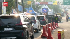 VIDEO: Polisi Berlakukan Ganjil-Genap, Kawasan Puncak Ramai Lancar