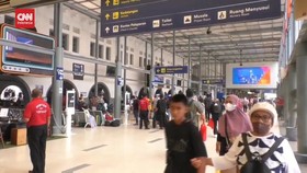 VIDEO: Puncak Arus Balik, 44 Ribu penumpang Kereta Api Tiba di Jakarta
