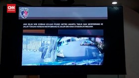 VIDEO: Rekaman CCTV Sebelum Kasat Narkoba Polres Jaktim Tewas di Rel