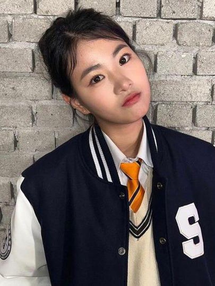 Tidak cuma sukses dengan lagu 'Cupid' yang tengah viral, salah satu anggota grup 'FIFTY FIFTY', Aran, tengah jadi sorotan netizen Korea berkat visual-nya./ foto: instagram.com/fiftyfifty.aran