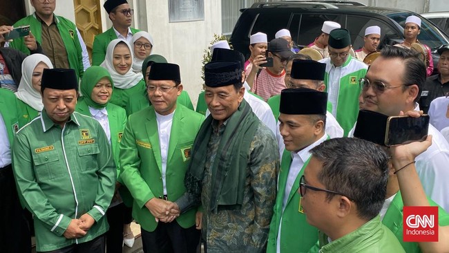 Wiranto mengunjungi Kantor DPP Partai Persatuan Pembangunan (PPP) di Jalan Diponegoro, Jakarta Pusat, Senin (1/5).