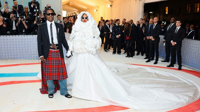 NEW YORK, NEW YORK - MAY 01: A$AP Rocky and Rihanna attend The 2023 Met Gala Celebrating 