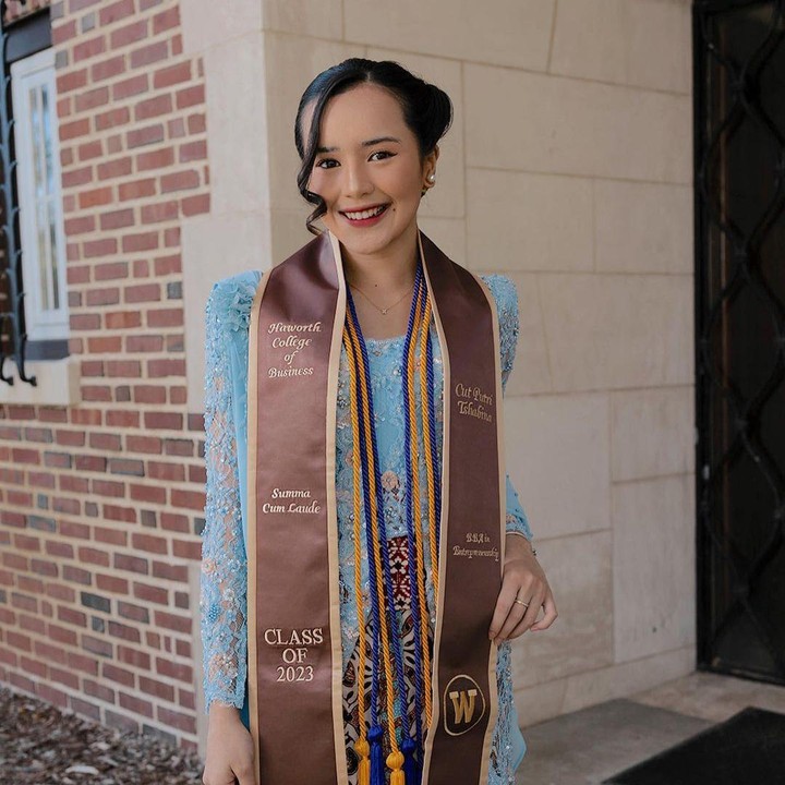 <p>Selamat wisuda, Beby. Semoga gelar dan ilmu yang dipelajari selama duduk di bangku perkuliahan bisa bermanfaat untuk diri sendiri, serta nusa dan bangsa, ya. (Foto: Instagram @bebytsabina)</p>