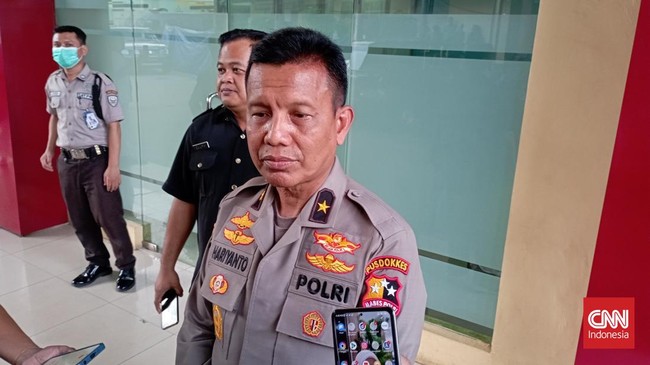 Kepala RS Polri Kramat Jati menyatakan tidak ada luka luar di tubuh mayat pelaku penembakan kantor MUI Pusat.