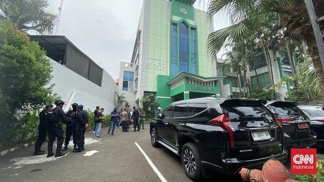 Ketua Asosiasi Psikologi Forensik menduga Mustopa menembak kantor MUI karena frustasi lantaran tak kunjung mendapat pengakuan dari MUI.