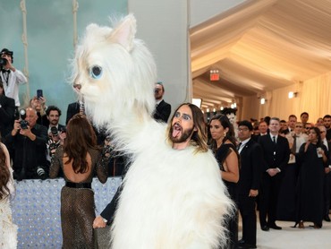 Curi Perhatian, Jared Leto Jadi Kucing Raksasa di Met Gala 2023