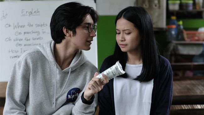 Cerita-cerita dari platform Wattpad yang menarik kerap diangkat menjadi serial. Simak rekomendasi web series Indonesia dari Wattpad.