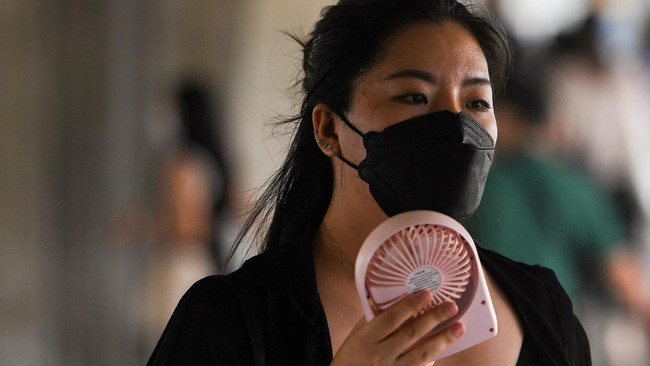 Singapura mencatat rekor suhu tertinggi dalam 40 tahun pada pekan lalu yakni mencapai 37 derajat celsius.