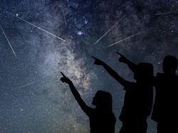 Gerhana Bulan dan Hujan Meteor akan Terjadi Bersamaan, Simak Jadwalnya!