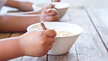 CARA CEGAH ANAK KETAGIHAN MAKAN MI