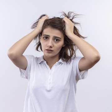 img-title Rambut Masih Terasa Berminyak Setelah Keramas? Ini Cara Mengatasinya!