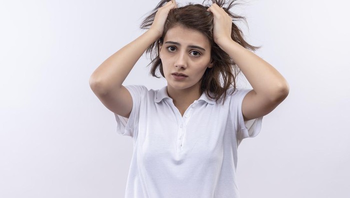 Rambut Masih Terasa Berminyak Setelah Keramas? Ini Cara Mengatasinya!