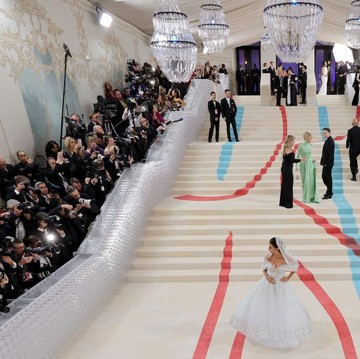 img-title Tak Selalu Glamor, Beredar Video Viral Kecoak di Met Gala 2023