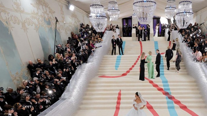 Tak Selalu Glamor, Beredar Video Viral Kecoak di Met Gala 2023