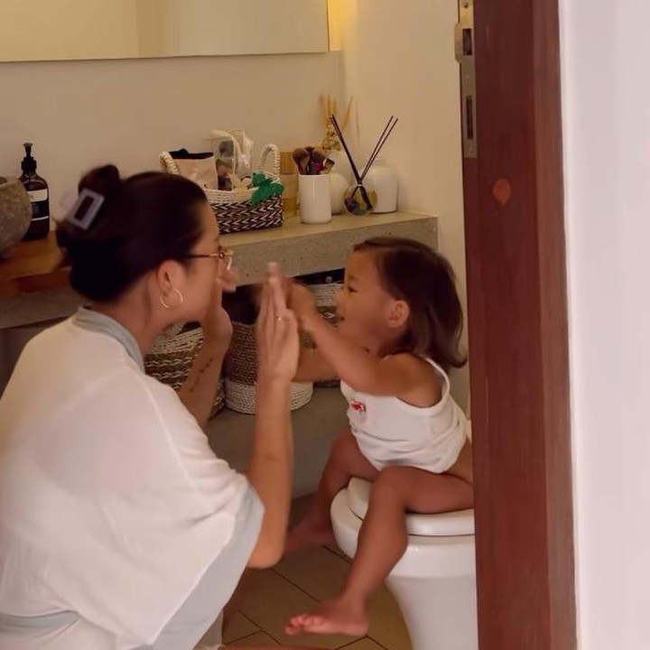 <p>Istri Irfan Bachdim ini memang dikenal sebagai salah satu model Tanah Air yang hampir menangani urusan rumah termasuk mengasuh anak, seorang diri, Bunda. Ia juga kerap membagikan kegiatannya sehari-hari di media sosial, seperti yang baru-baru ini ia unggah. (Foto: Instagram@jenniferbachdim)</p>