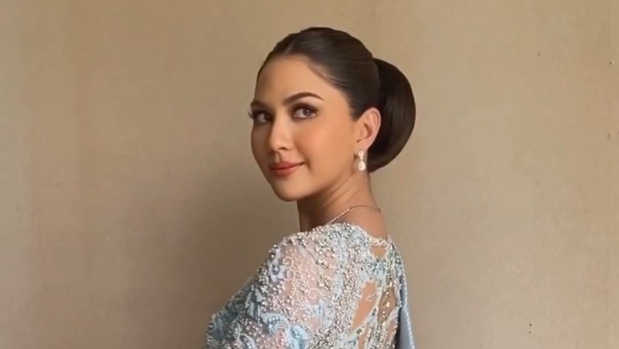 Jessica Mila pakai kebaya Martumpol.