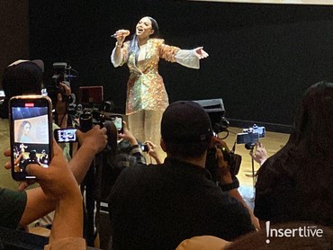 Ganti Nama, Krisdayanti Rilis Lagu & MV Remake 'Mencintaimu'