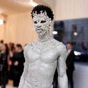 Jadi Manusia Silver di Met Gala 2023, Lil Nas X Butuh 9 Jam untuk Berdandan! Ini Detail Gayanya