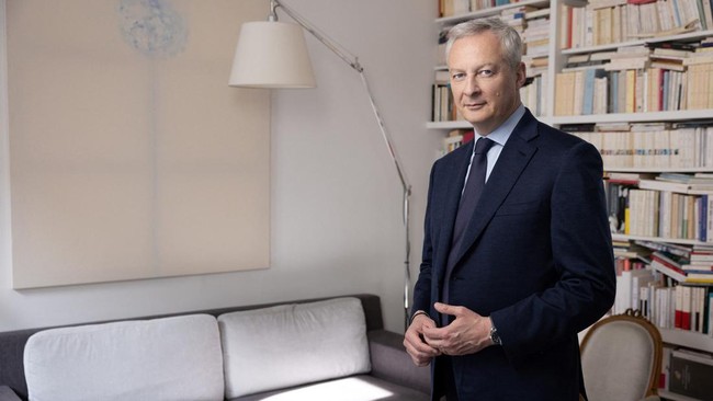 Menteri Keuangan Prancis, Bruno Le Maire, dihujat publik gara-gara adegan seks yang ia tulis dalam novel terbarunya.