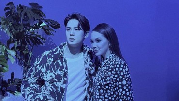 Pamer Foto Bareng Mingyu SEVENTEEN, Paras Alyssa Daguise Bikin Fans Pangling