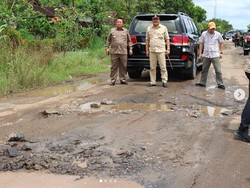 Jelang Kedatangan Jokowi, Jalan Mandi Lumpur di Lampung Bakal Dibeton