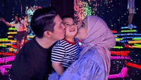 5 Potret Keluarga Seleb yang Habiskan Momen Liburan Lebaran di Singapura