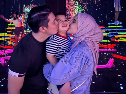 5 Potret Keluarga Seleb yang Habiskan Momen Liburan Lebaran di Singapura