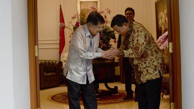 Eks Wapres Jusuf Kalla meminta agar Presiden terpilih Prabowo tidak mengambil kebijakan secara tiba-tiba seperti pembangunan IKN.