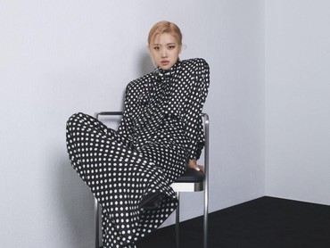 img-title Rose BLACKPINK Spill Isi Diary di Tengah Isu 3 Rekan Keluar YG