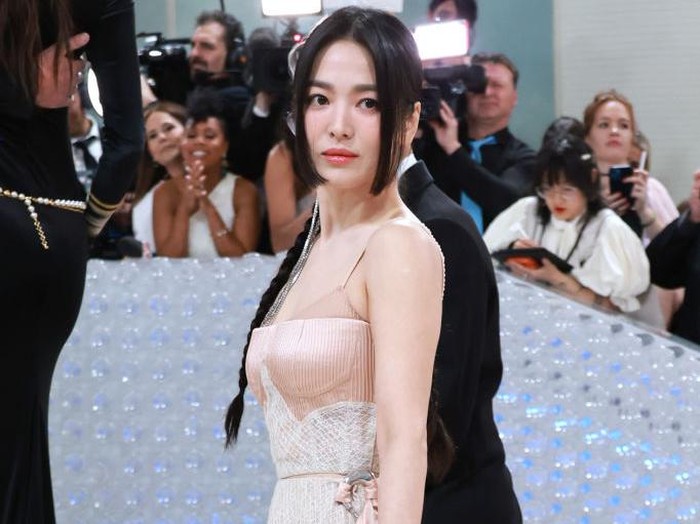 NEW YORK, NEW YORK - MAY 01: Song Hye-kyo attends The 2023 Met Gala Celebrating 
