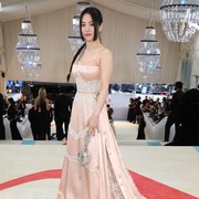 3 Gaya Terbaik Song Hye Kyo di Red Carpet Sepanjang Tahun 2023, Elegan dan Mewah Semua!