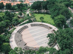 Taman Bungkul: Lokasi, Sejarah, dan Fasilitasnya