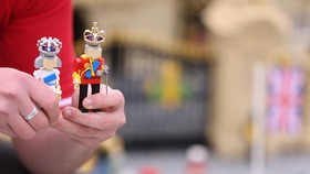 FOTO: Penobatan Mewah Lego 'Raja Charles III' di Kastel Windsor