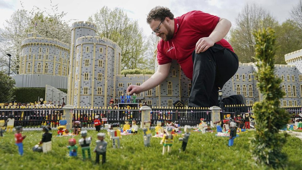 FOTO: Penobatan Mewah Lego 'Raja Charles III' di Kastel Windsor