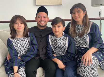 Cerai dari Wulan Guritno, Ini 5 Potret Kedekatan Adilla Dimitri & Anak-anaknya Termasuk Shalom
