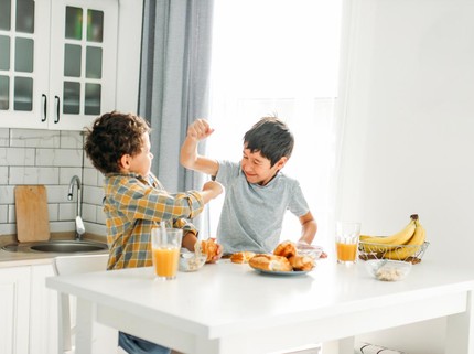 Anak Dipukul Temannya? Begini Sikap Orang Tua yang Tepat, Jangan Balas Pukul