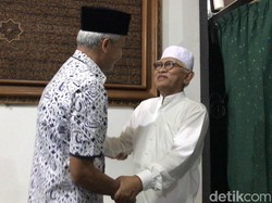 Ganjar Pranowo Sowan ke Gus Mus di Rembang