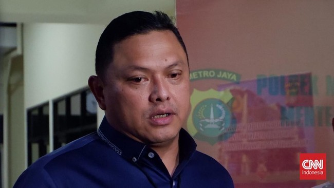Direktur Reskrimum Polda Metro Jaya Kombes Hengki Haryadi mengaku telah membentuk tim khusus memburu si kembar Rihana dan Rihani.