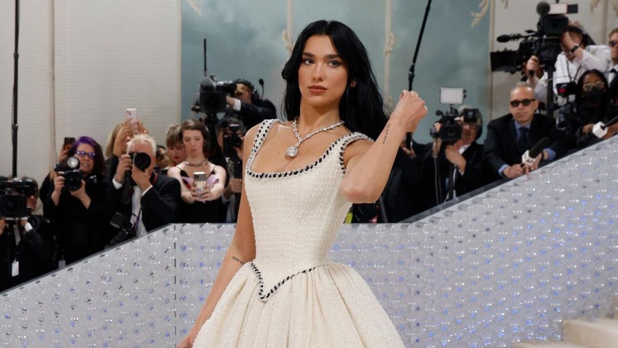 NEW YORK, NEW YORK - MAY 01:  Dua Lipa attends The 2023 Met Gala Celebrating 