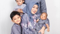 <p>Dari&nbsp;pernikahan ini, keduanya sudah dikarunia tiga orang anak laki-laki. Mereka diberi nama Hasan, Aksa, dan Kay. (Foto: Instagram @fedinuril) <br /><br /><br /></p>