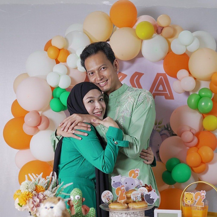 <p>Melalui postingan di Instagram, Fedi dan Calysta sering menunjukkan kemesraannya, nih. Sebelumnya, Fedi sempat mengungkapkan rasa syukur memiliki istri seperti Vanny, Bunda. (Foto: Instagram @fedinuril) <br /><br /><br /></p>