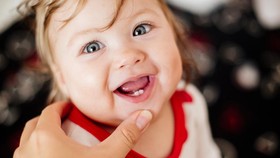 Dialami Baby Moana, Apa Penyebab Gigi Anak Lambat Tumbuh?