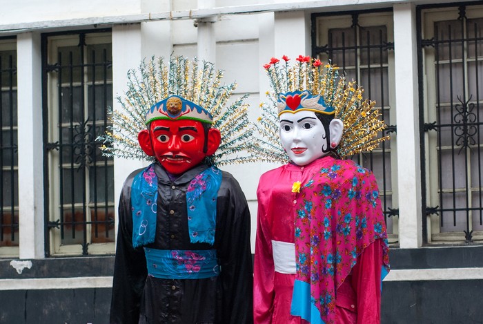 Ondel-ondel is a form of folk performance using large puppets. It originated from Betawi, Indonesia and is often performed in festivals. The word ondel-ondel refers to both the performance and the puppet.