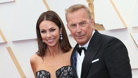 Kevin Costner Digugat Cerai Istri Usai Menikah 18 Tahun