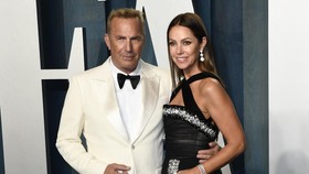 Eks Istri Kevin Costner Lega Dapat Tunjangan Rp1,9 M per Bulan