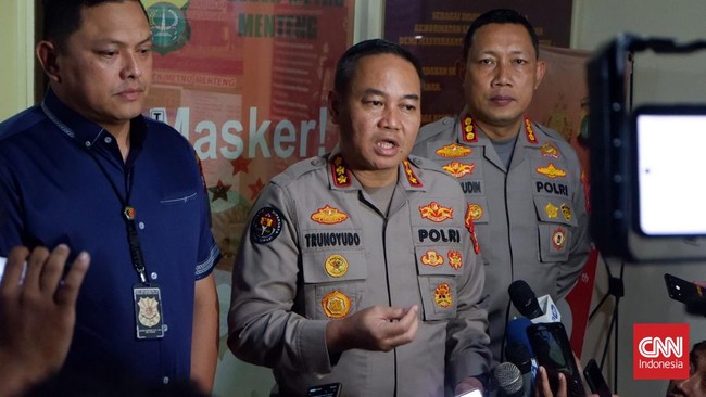 Juru bicara TPN Ganjar-Mahfud, Aiman Witjaksono, dilaporkan ke Polda Metro Jaya terkait pernyataannya soal polisi tidak netral di pemilu.