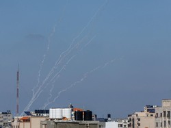Rentetan Roket dari Gaza Hantam Israel, 1 Orang Tewas-Belasan Luka