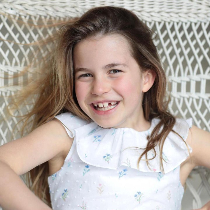<p>"<em>Looks so much like her dad in this shot! Just beautiful. Happy Charlotte day!</em>" kata seorang netizen. "<em>She is William's mini-me. Happy birthday Princess Charlotte</em>," kata yang lainnya dengan emoticon hati. (Foto: Instagram: @princeandprincessofwales)</p>